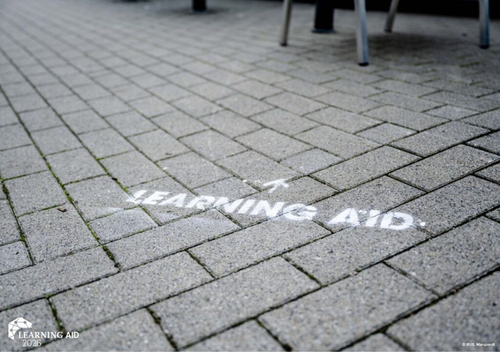 Wegweiser zur Learning AID auf dem Boden
