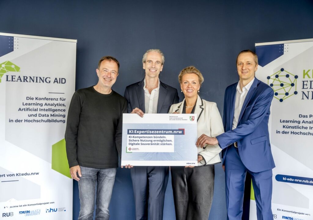 Gruppenfoto von Martin Bovermann, Malte Persicke, Ina Brandes und Peter Salden