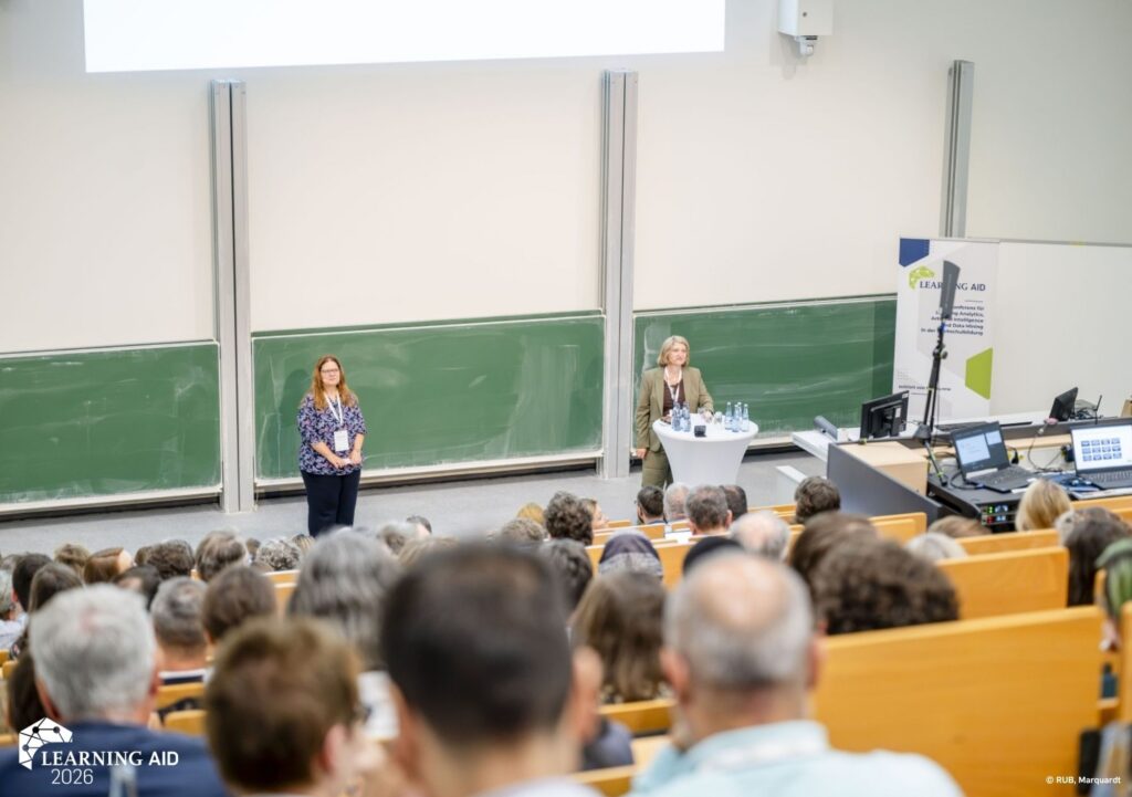 Sandra Leaton Gray und Jessica Dudde sprechen auf der Learning AID