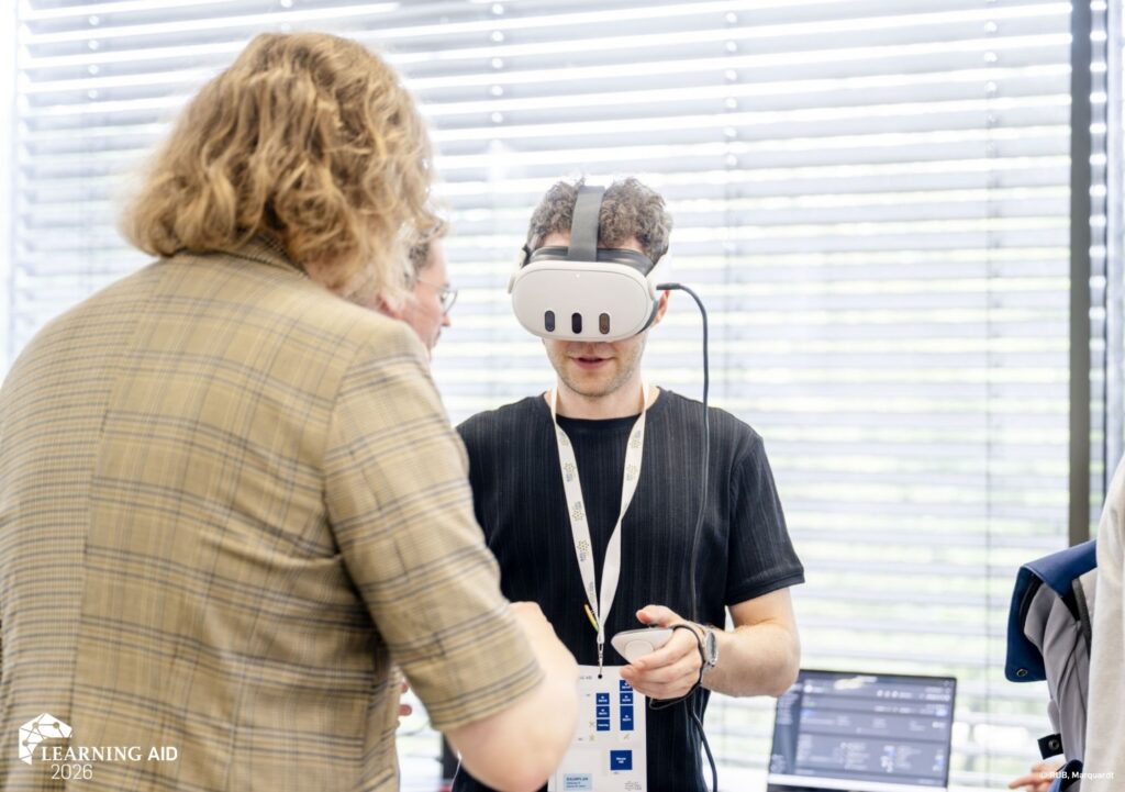Learning AID Teilnehmer trägt eine VR Brille